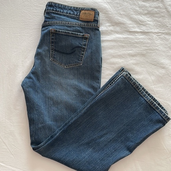 LEVI’S SIGNATURE Women’s 12 Short Low Rise Boot Cut  Jeans Y2K Classic Denim - Picture 1 of 11